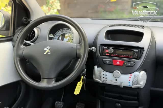 Peugeot 107 (2013) thumbnail 3