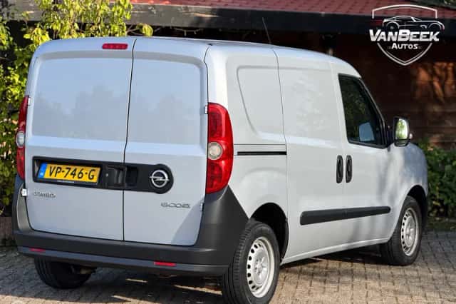 Opel Combo (2015) thumbnail 2