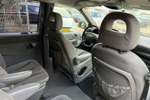 Chrysler Voyager (2006) thumbnail 6