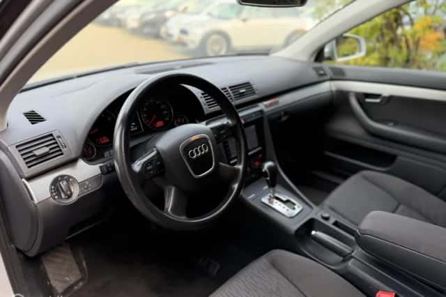 Audi A4 (2006) thumbnail 5