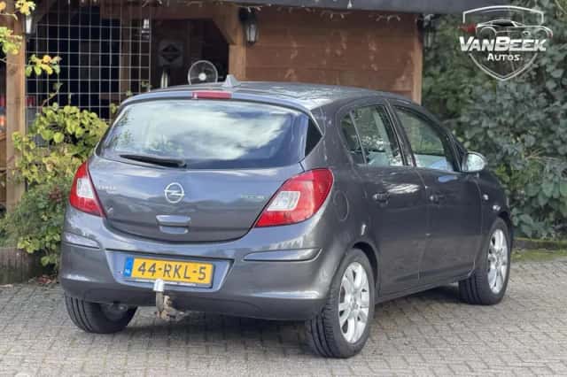Opel Corsa (2011) thumbnail 2