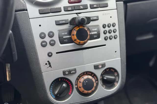 Opel Corsa (2011) thumbnail 5