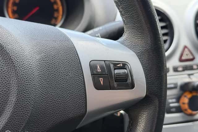 Opel Corsa (2011) thumbnail 6