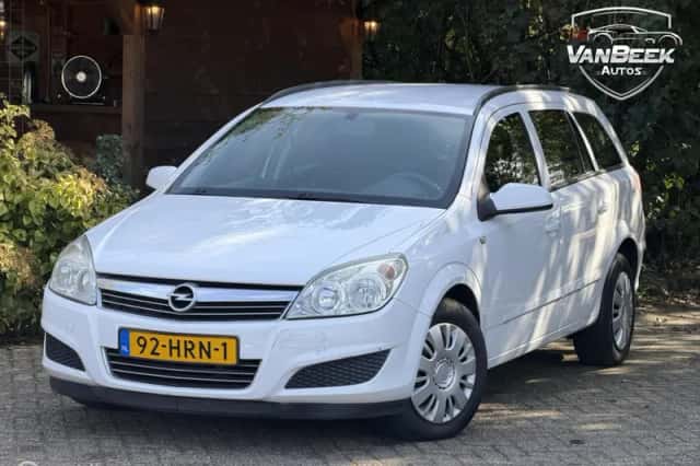 Opel Astra (2009) thumbnail 1