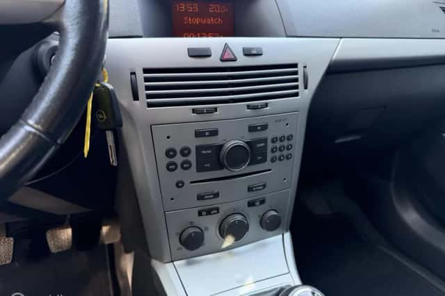 Opel Astra (2009) thumbnail 5