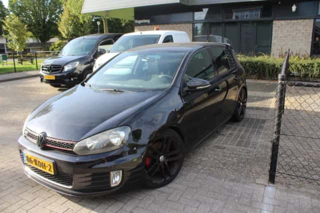 Volkswagen Golf (2010) thumbnail 2