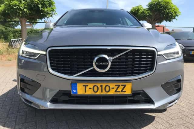 Volvo XC60 (2019) thumbnail 3
