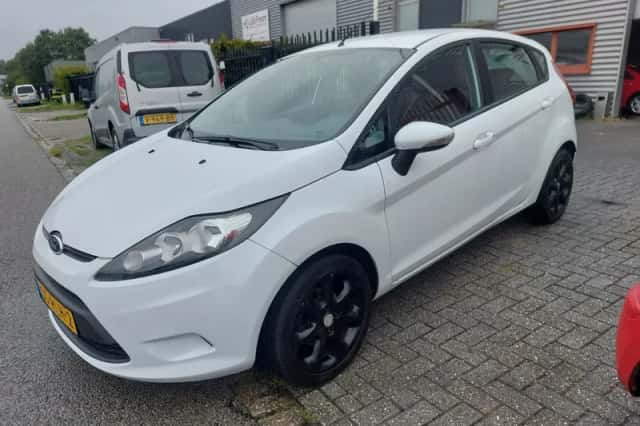 Ford Fiesta (2011) thumbnail 1