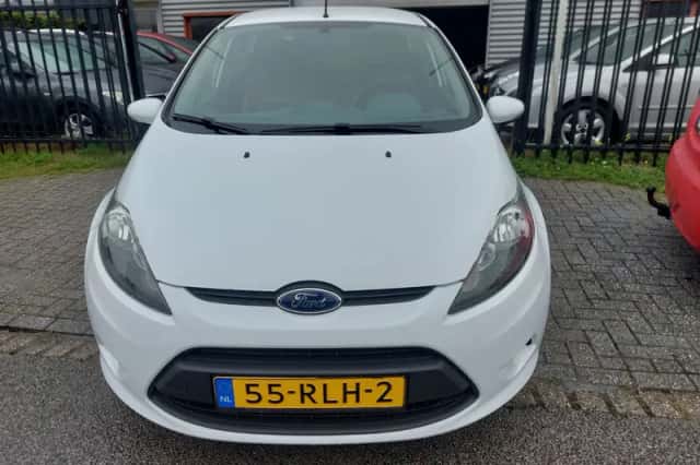 Ford Fiesta (2011) thumbnail 2
