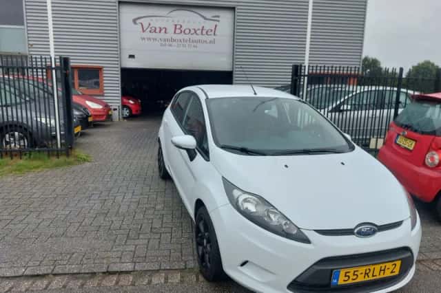Ford Fiesta (2011) thumbnail 3