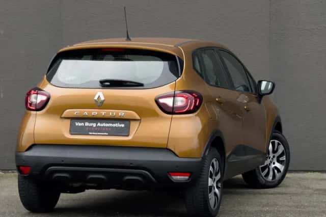 Renault Captur (2018) thumbnail 2