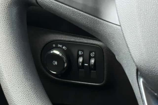 Opel Corsa (2016) thumbnail 5