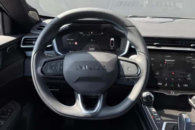 Lynk & Co 01 (2022) thumbnail 3