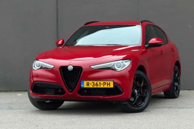 Alfa Romeo Stelvio (2018) thumbnail 1