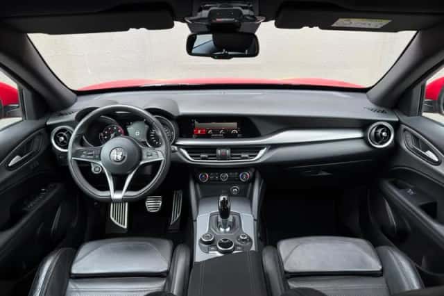 Alfa Romeo Stelvio (2018) thumbnail 2