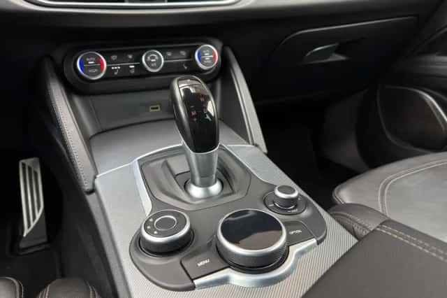 Alfa Romeo Stelvio (2018) thumbnail 6