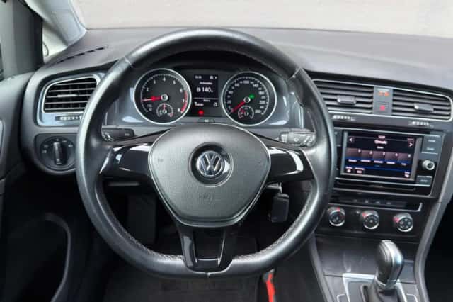 Volkswagen Golf (2019) thumbnail 3