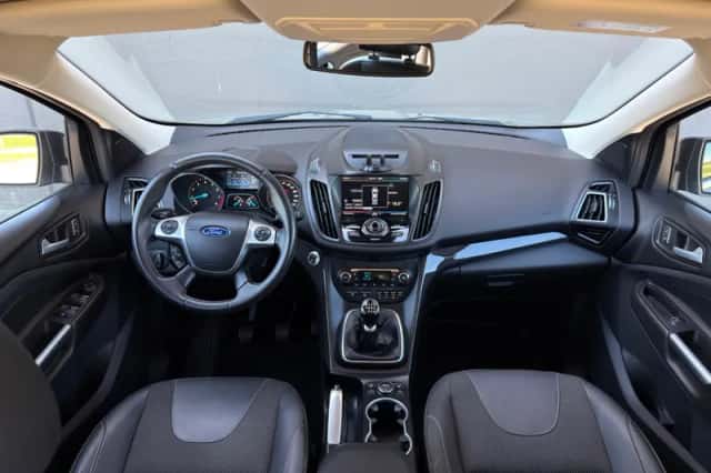 Ford Kuga (2016) thumbnail 2
