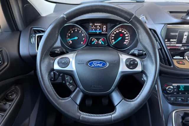 Ford Kuga (2016) thumbnail 3
