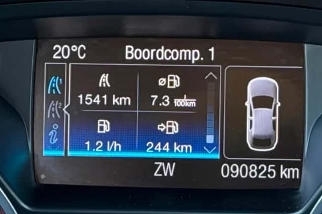Ford Kuga (2016) thumbnail 5