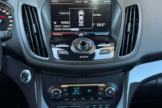 Ford Kuga (2016) thumbnail 6