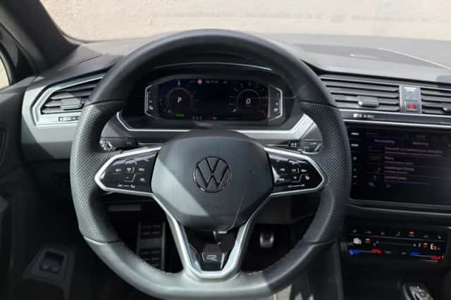 Volkswagen Tiguan (2022) thumbnail 4