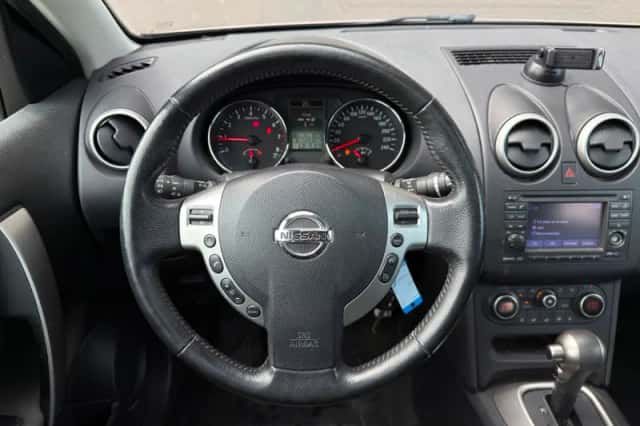 Nissan Qashqai (2012) thumbnail 3