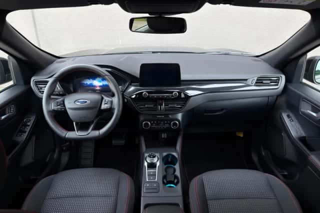 Ford Kuga (2021) thumbnail 2
