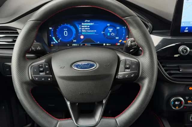 Ford Kuga (2021) thumbnail 3