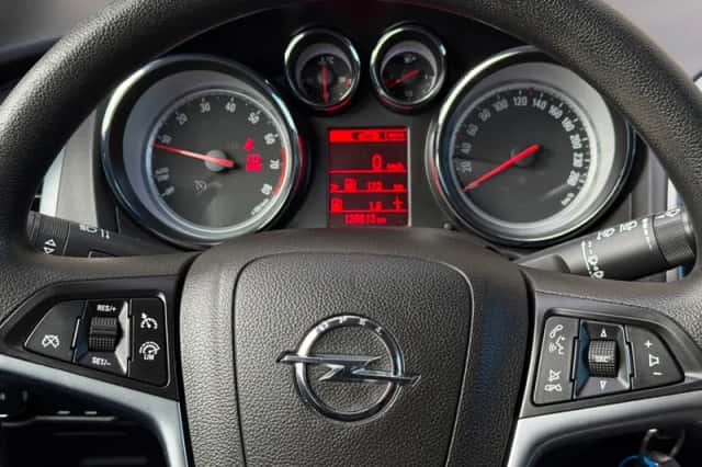 Opel Astra (2013) thumbnail 4