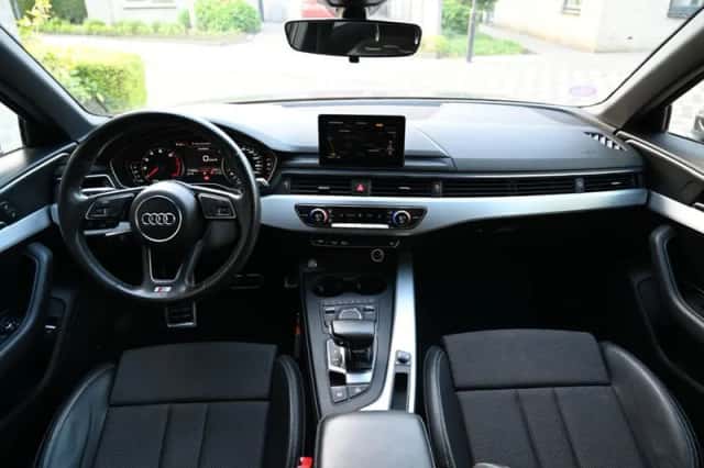 Audi A4 (2017) thumbnail 2