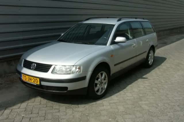 Volkswagen Passat (1998) thumbnail 1
