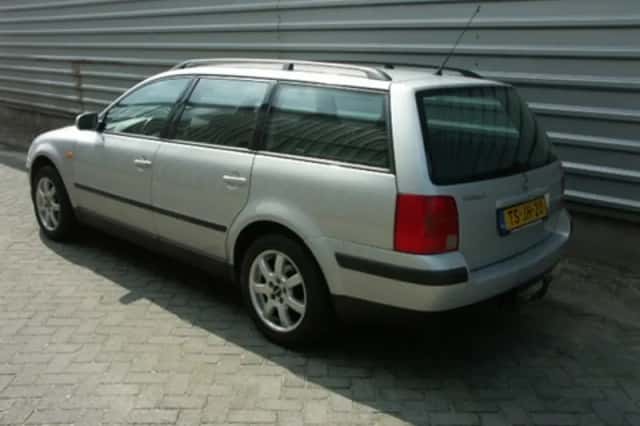 Volkswagen Passat (1998) thumbnail 2