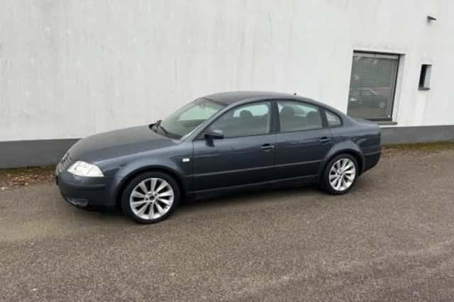 Volkswagen Passat (2002) thumbnail 1