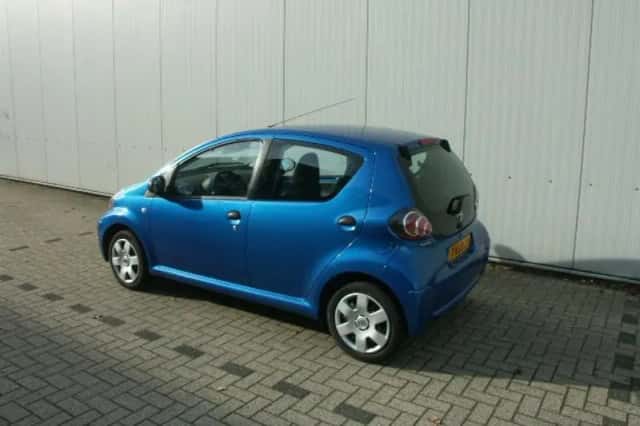 Toyota Aygo (2011) thumbnail 2