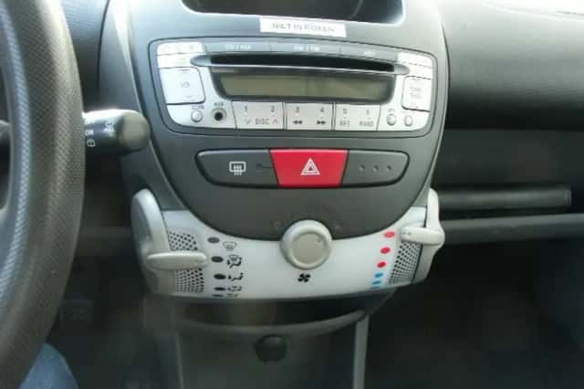 Toyota Aygo (2011) thumbnail 4