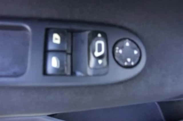 Peugeot 207 (2006) thumbnail 5