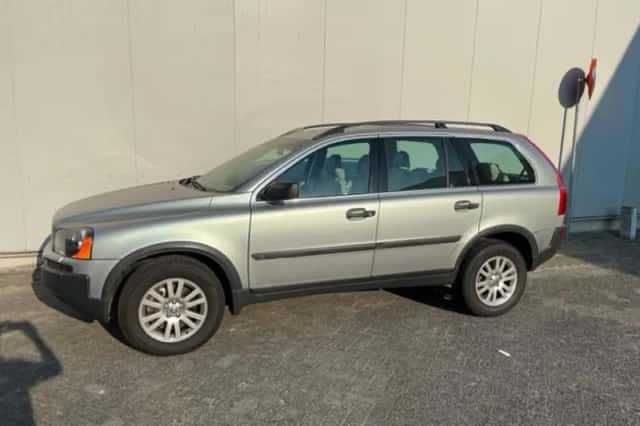 Volvo XC90 (2003) thumbnail 1