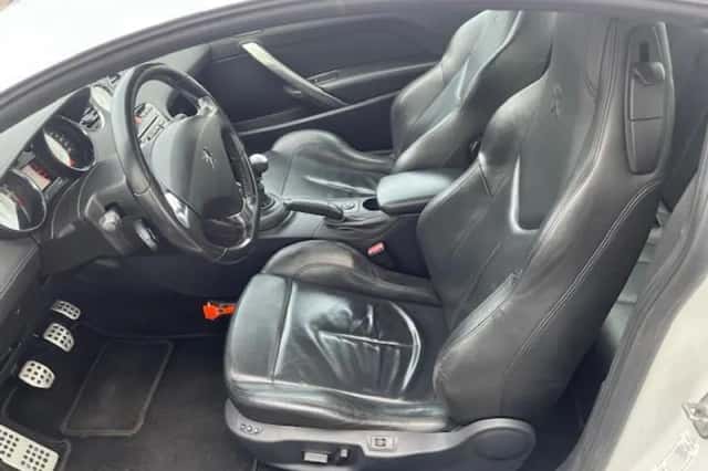 Peugeot RCZ (2010) thumbnail 2