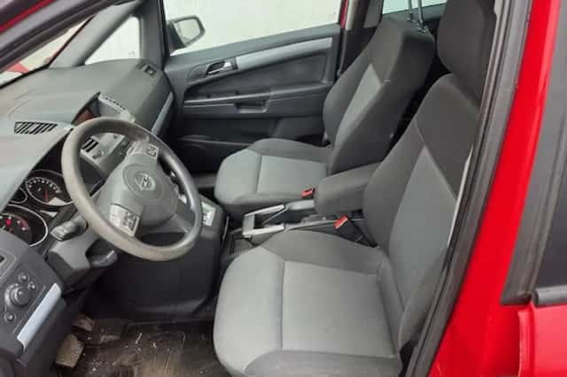 Opel Zafira (2006) thumbnail 4