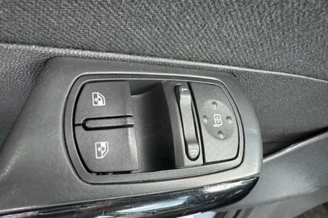 Opel Corsa (2008) thumbnail 5