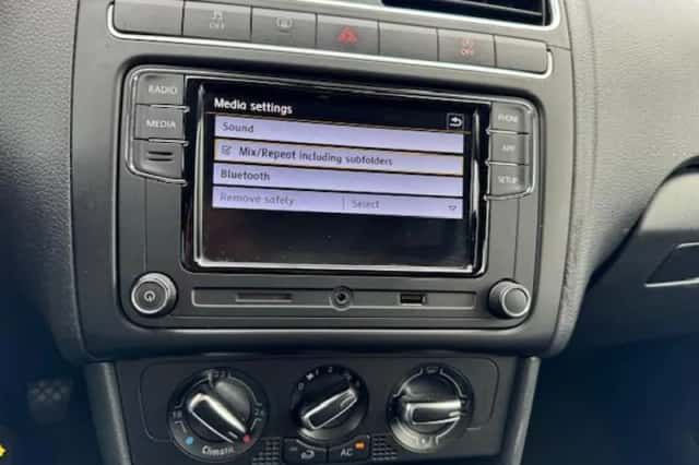Volkswagen Polo (2010) thumbnail 3