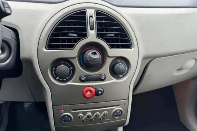 Renault Modus (2005) thumbnail 3