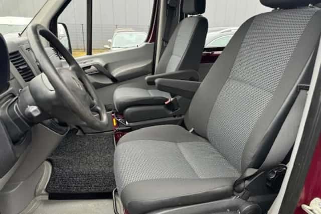 Mercedes-Benz Sprinter (2011) thumbnail 4