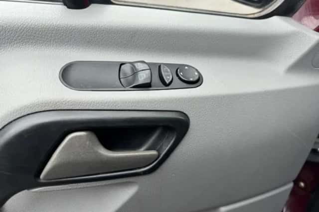 Mercedes-Benz Sprinter (2011) thumbnail 5