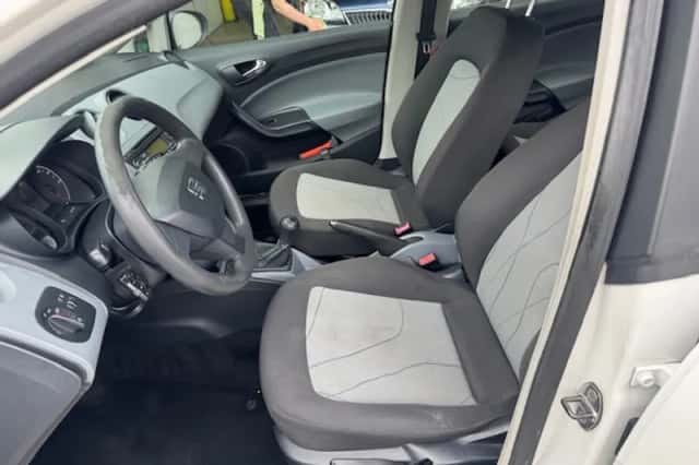 SEAT Ibiza (2013) thumbnail 2