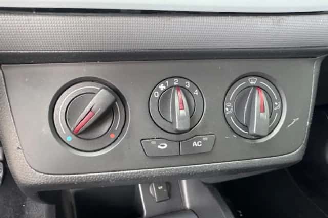 SEAT Ibiza (2013) thumbnail 3