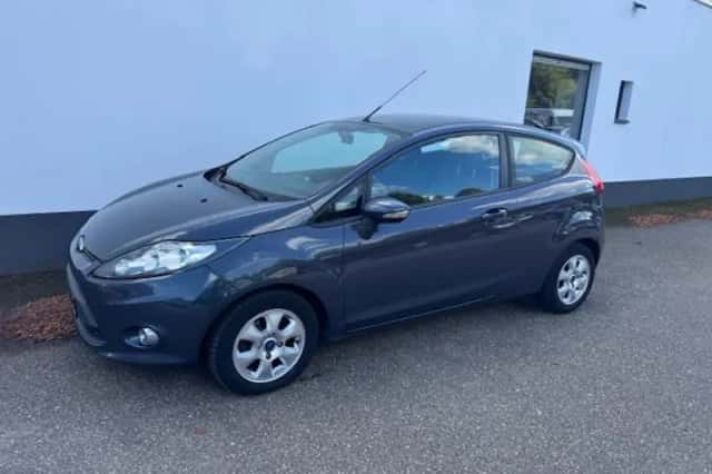Ford Fiesta (2012) thumbnail 2