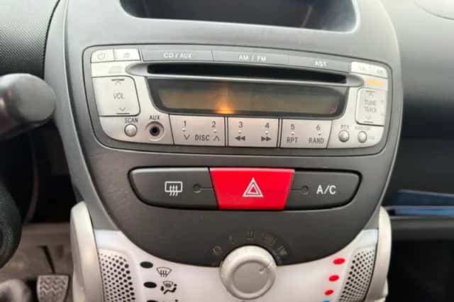 Peugeot 107 (2010) thumbnail 3