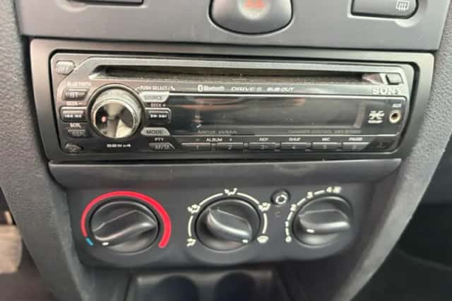 Renault Clio (2005) thumbnail 6